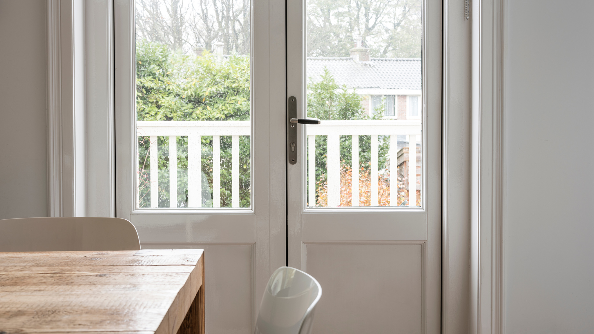 How to paint wooden doors and window frames Dulux
